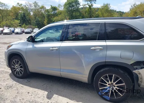 2017 Toyota Highlander Se из США, поврежденный, VIN 5TDJZRFH2HS361282